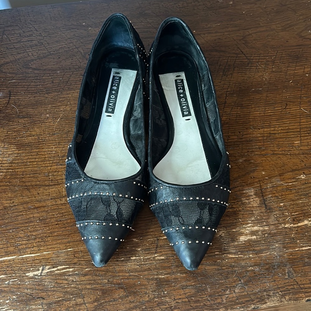 Alice + Olivia size 39 studded leather and lace flats